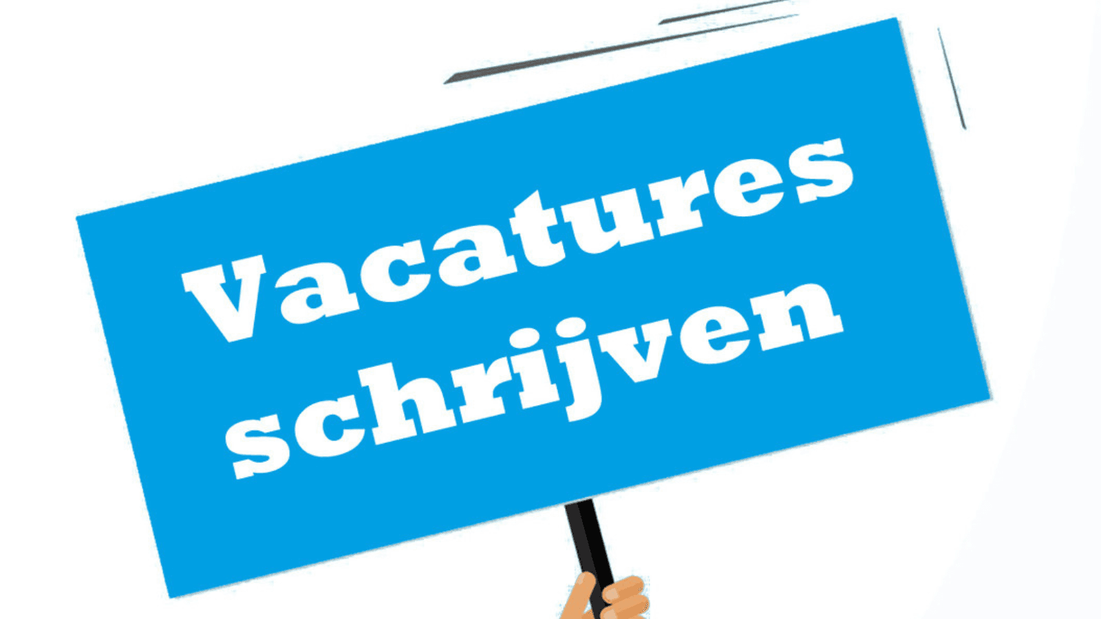 Blauwe rechthoekige bord met de witte tekst “Vacatures schrijven”, vastgehouden door een hand.